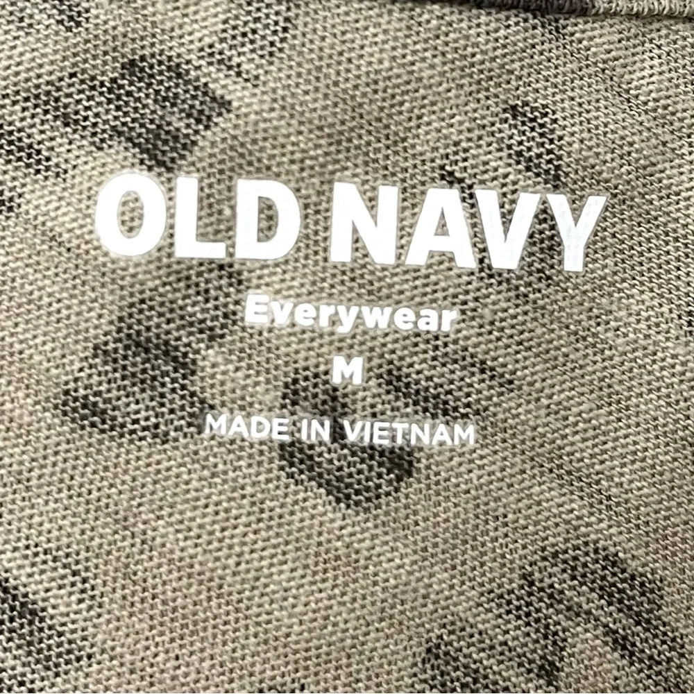 Women’s Old Navy T Shirt Taupe Putty Leopard Print Everywear Short Sleeve Tee M - Picture 4 of 6